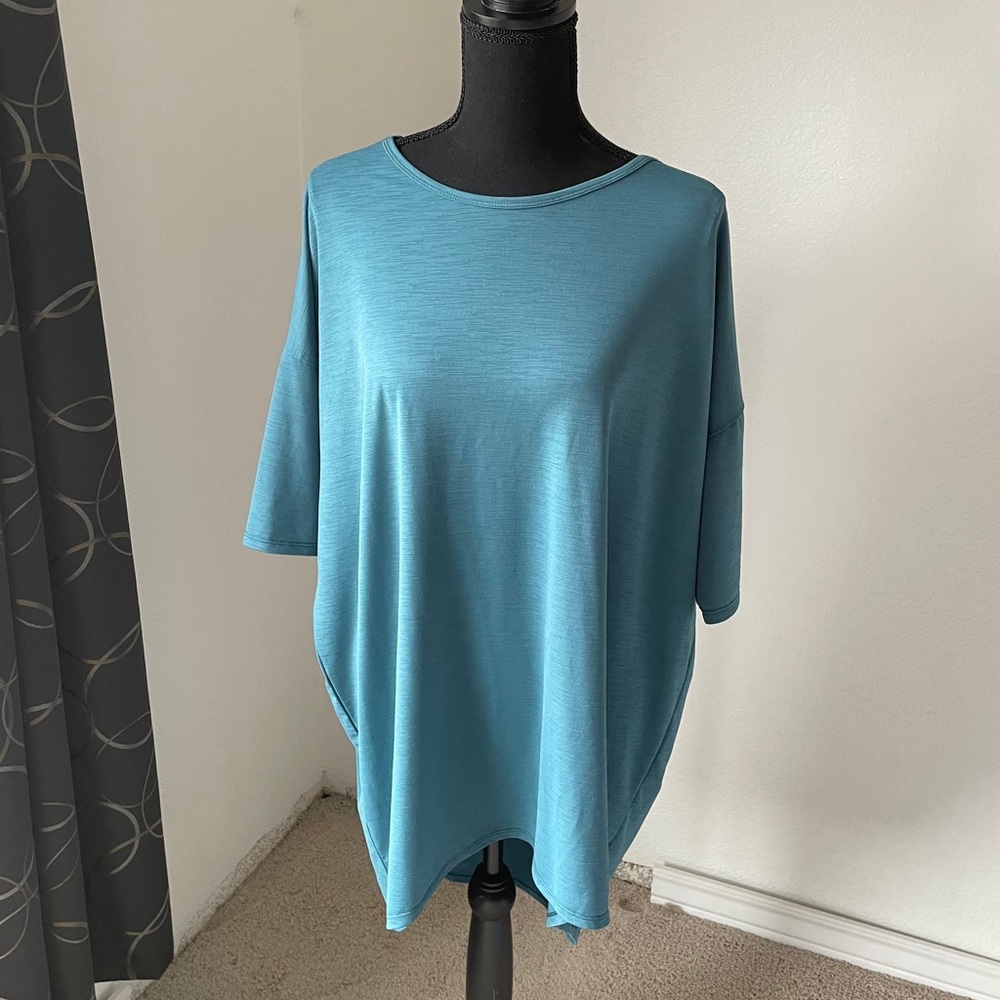 LulaRoe short sleeve green top. NWOT.